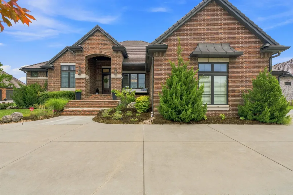 2126 N Clear Creek Wichita KS 67230