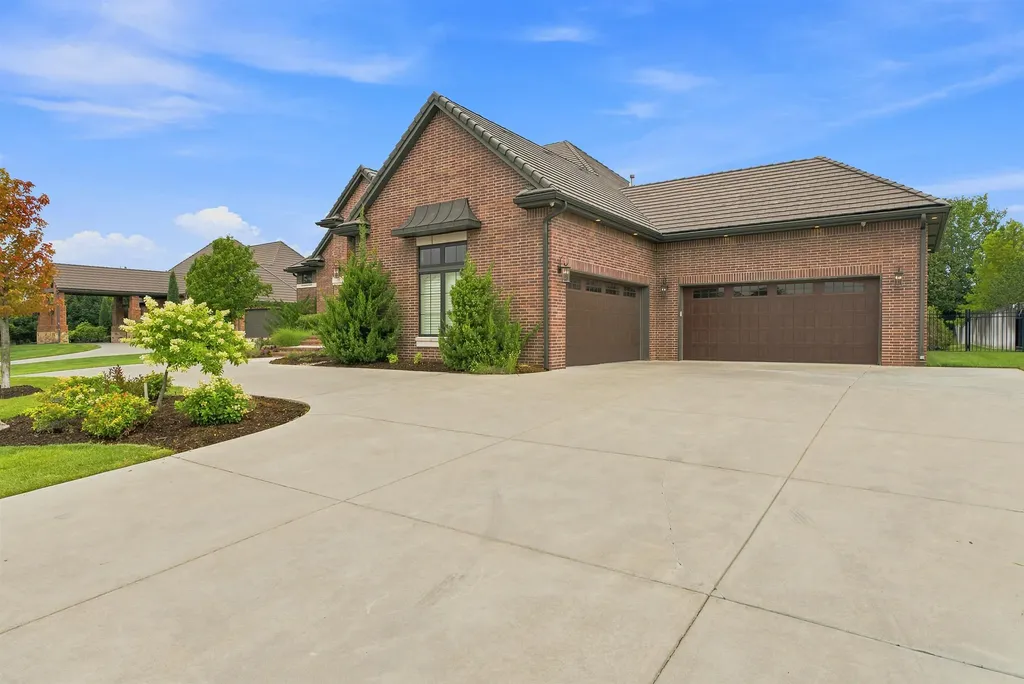 2126 N Clear Creek Wichita KS 67230