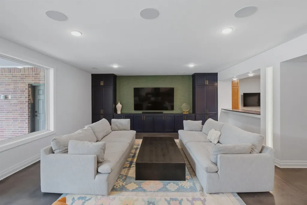 2126 N Clear Creek Wichita KS 67230