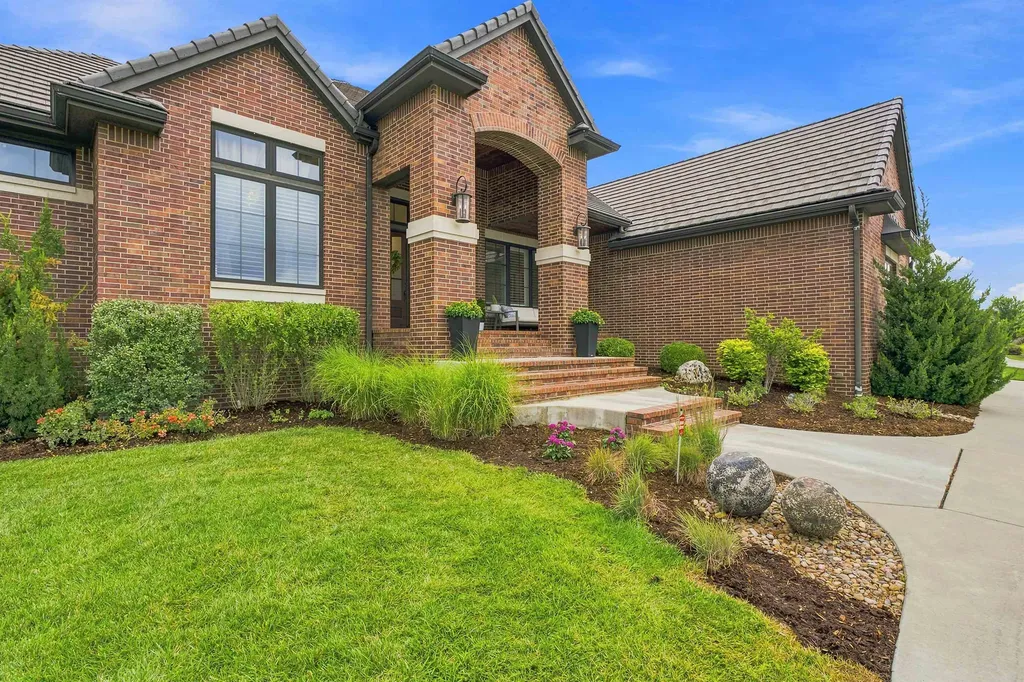 2126 N Clear Creek Wichita KS 67230