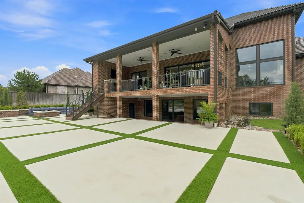 2126 N Clear Creek Wichita KS 67230