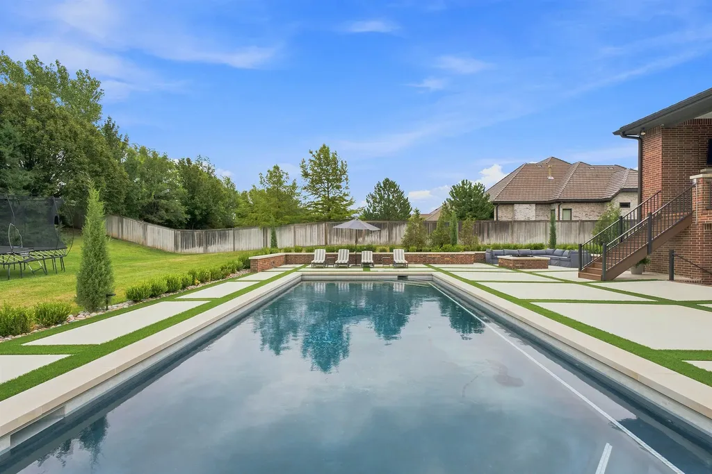 2126 N Clear Creek Wichita KS 67230