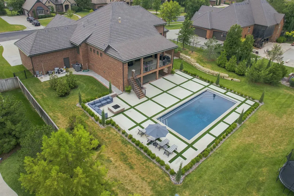 2126 N Clear Creek Wichita KS 67230