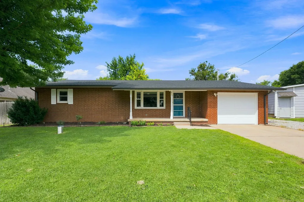 413 S 5th Colwich KS 67030