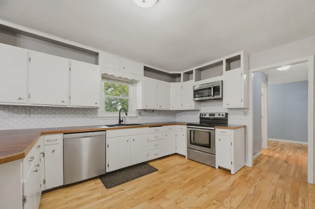 413 S 5th Colwich KS 67030