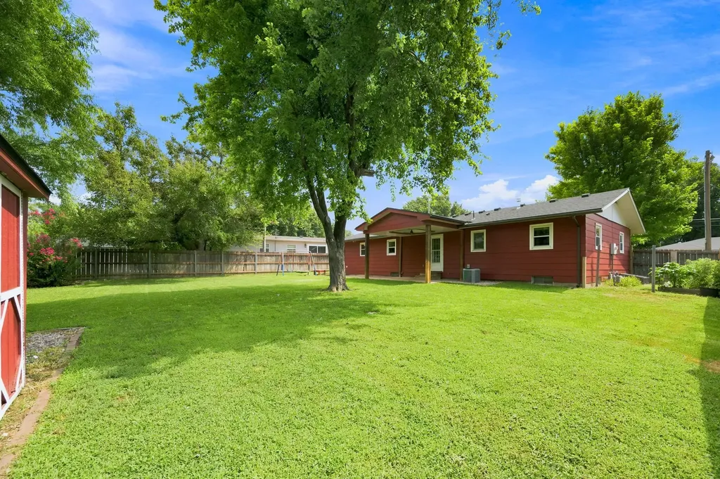 413 S 5th Colwich KS 67030