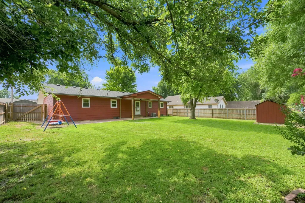 413 S 5th Colwich KS 67030