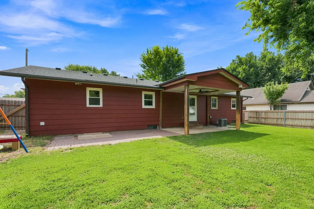 413 S 5th Colwich KS 67030
