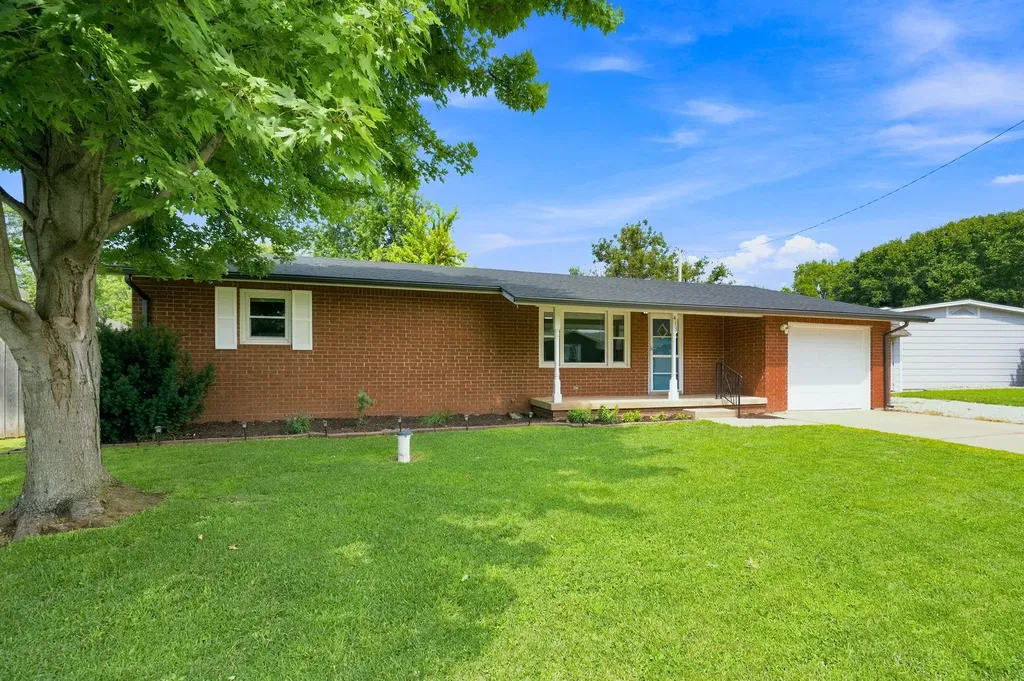 413 S 5th Colwich KS 67030
