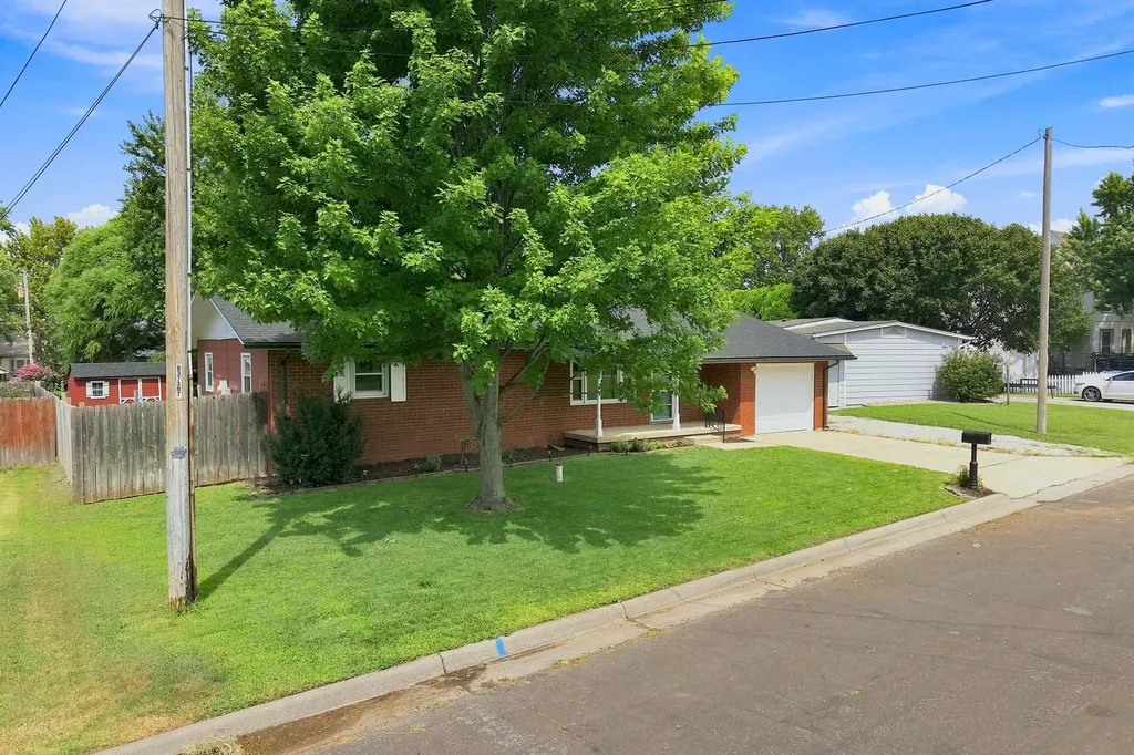 413 S 5th Colwich KS 67030