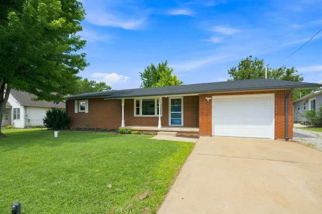 413 S 5th Colwich KS 67030