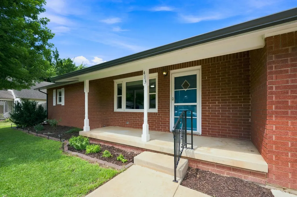 413 S 5th Colwich KS 67030