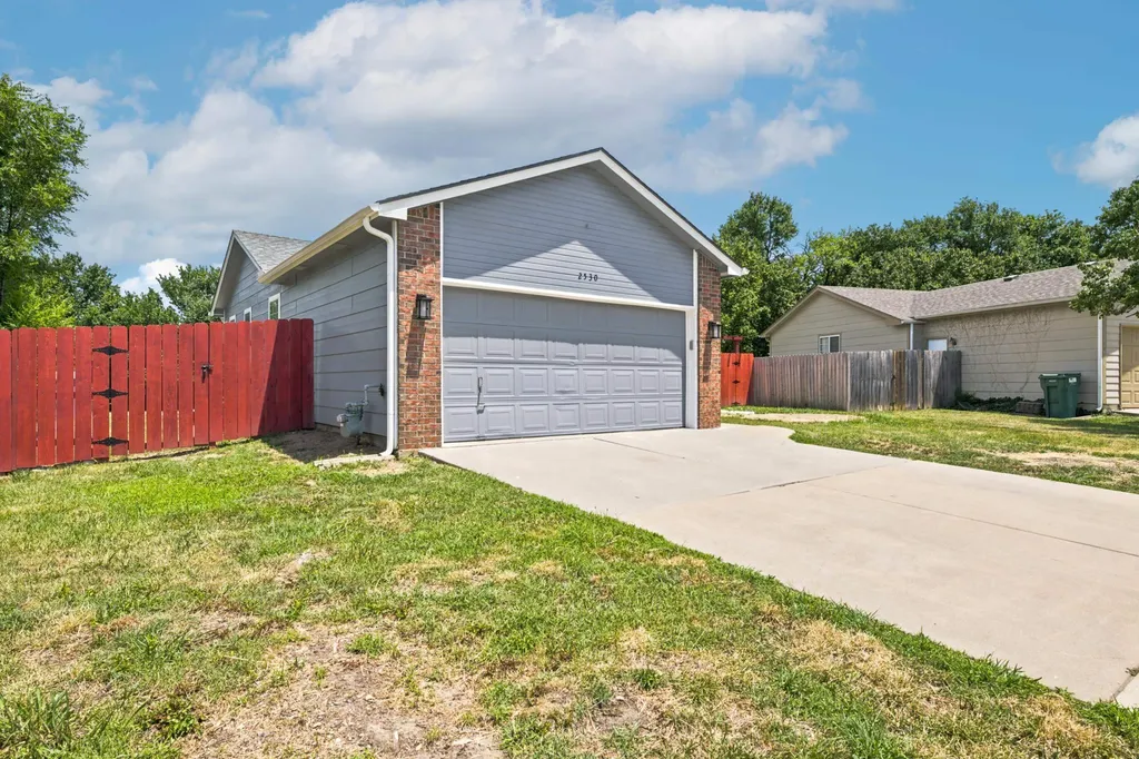 2530 N Beacon Hill Street Wichita KS 67220