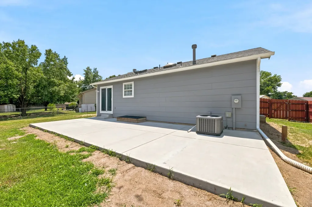2530 N Beacon Hill Street Wichita KS 67220