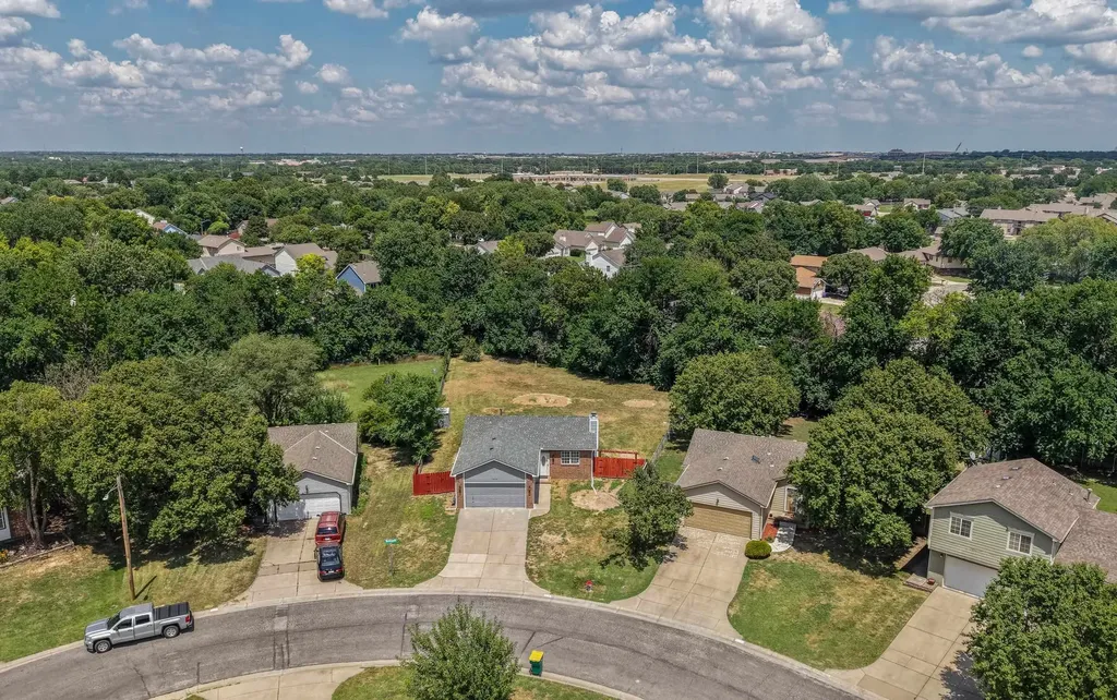 2530 N Beacon Hill Street Wichita KS 67220
