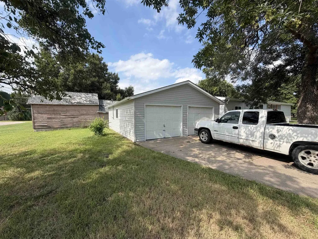 400 W 5th Street Sedgwick KS 67135