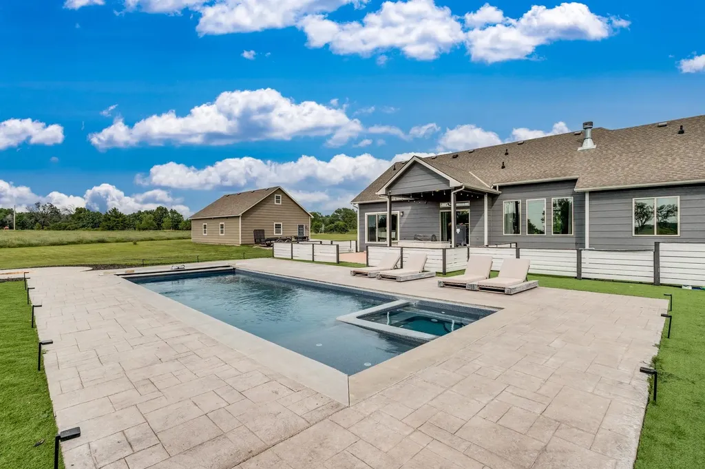 5651 S 127th Derby KS 67037
