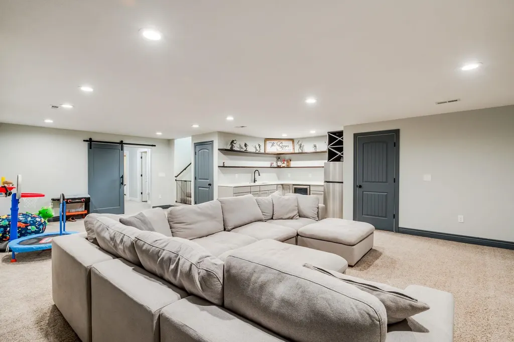 5651 S 127th Derby KS 67037