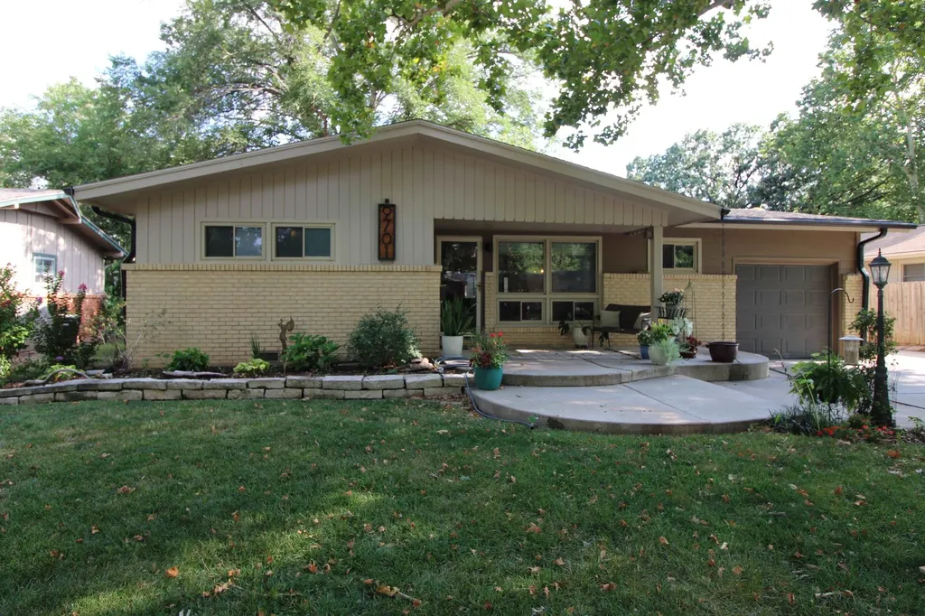 9701 W Kenny Lane Wichita KS 67212