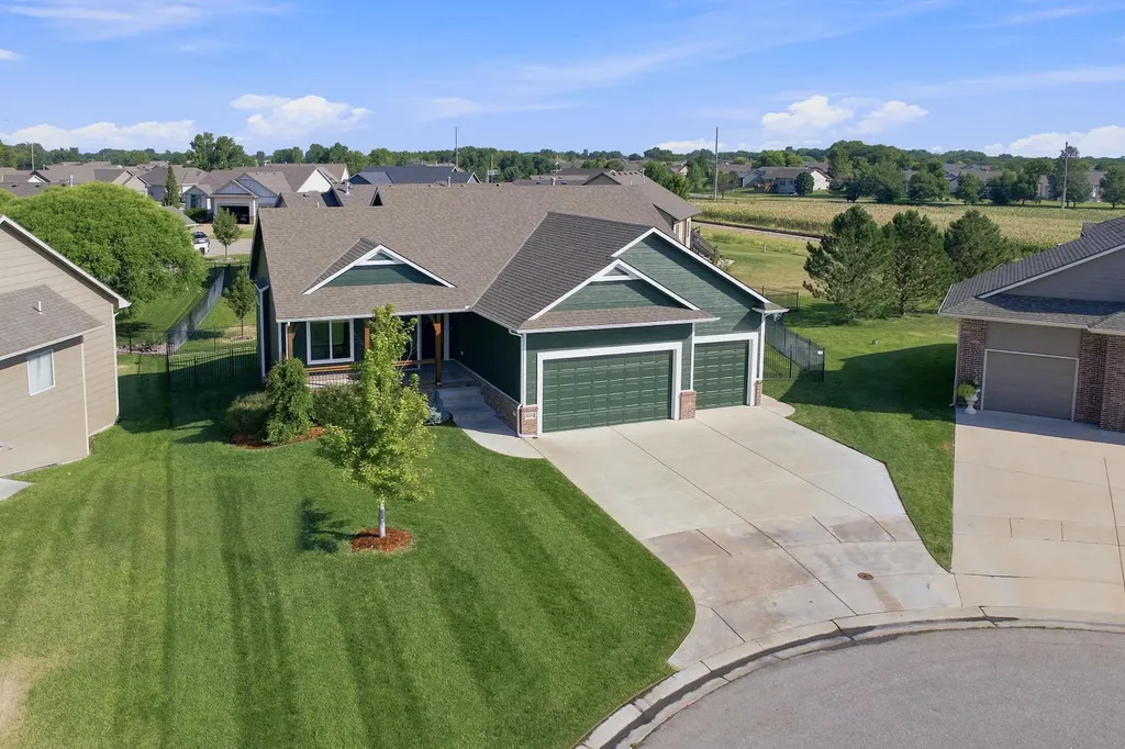 8206 W Kackley Circle Wichita KS 67205