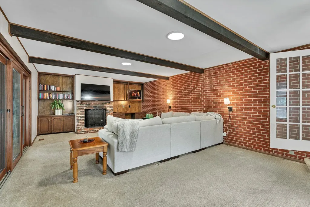 633 S Broadview Wichita KS 67218
