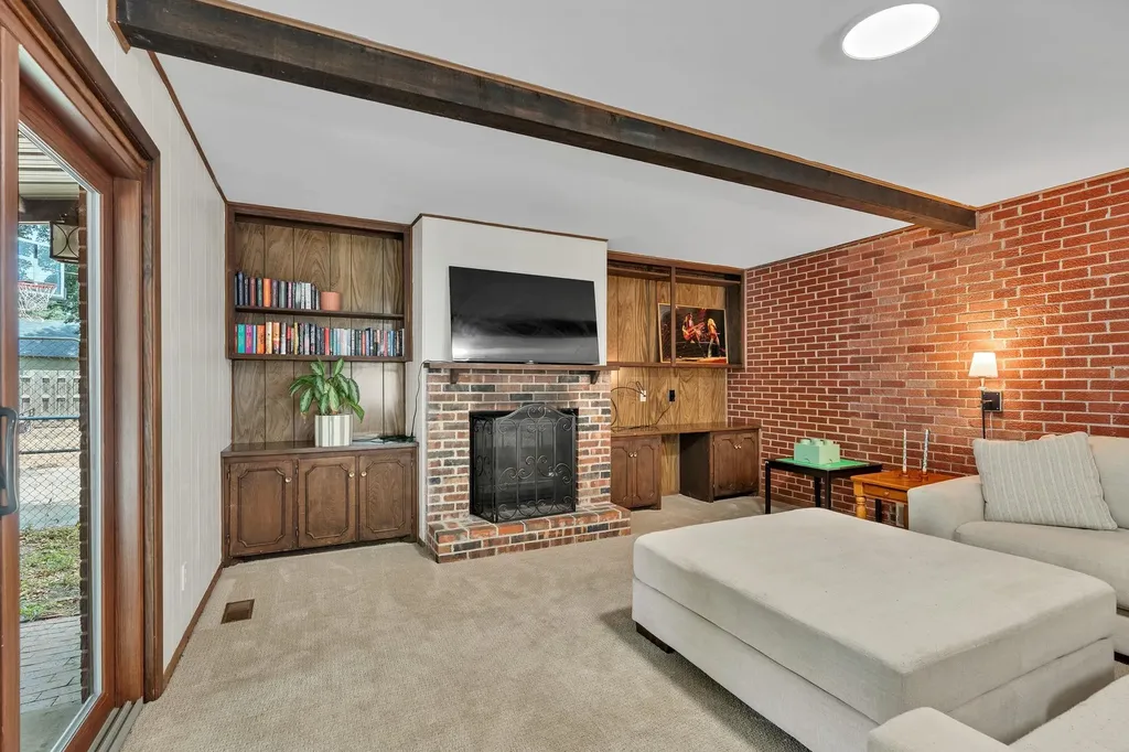 633 S Broadview Wichita KS 67218