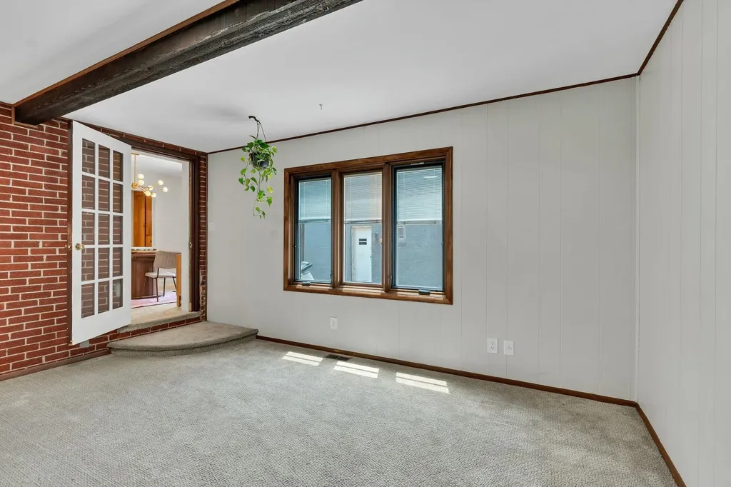 633 S Broadview Wichita KS 67218