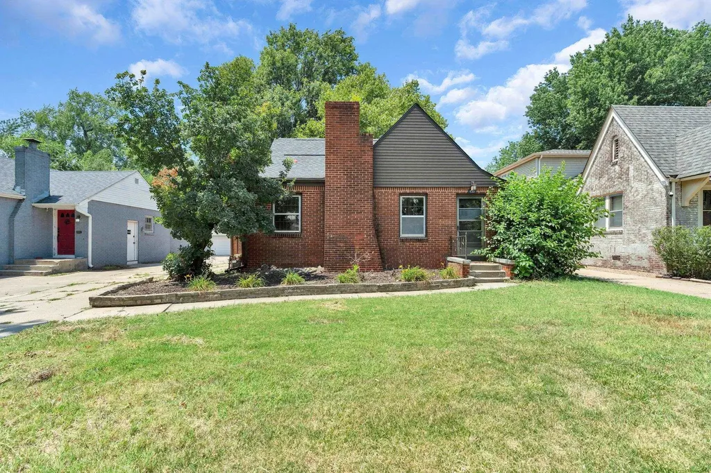 633 S Broadview Wichita KS 67218
