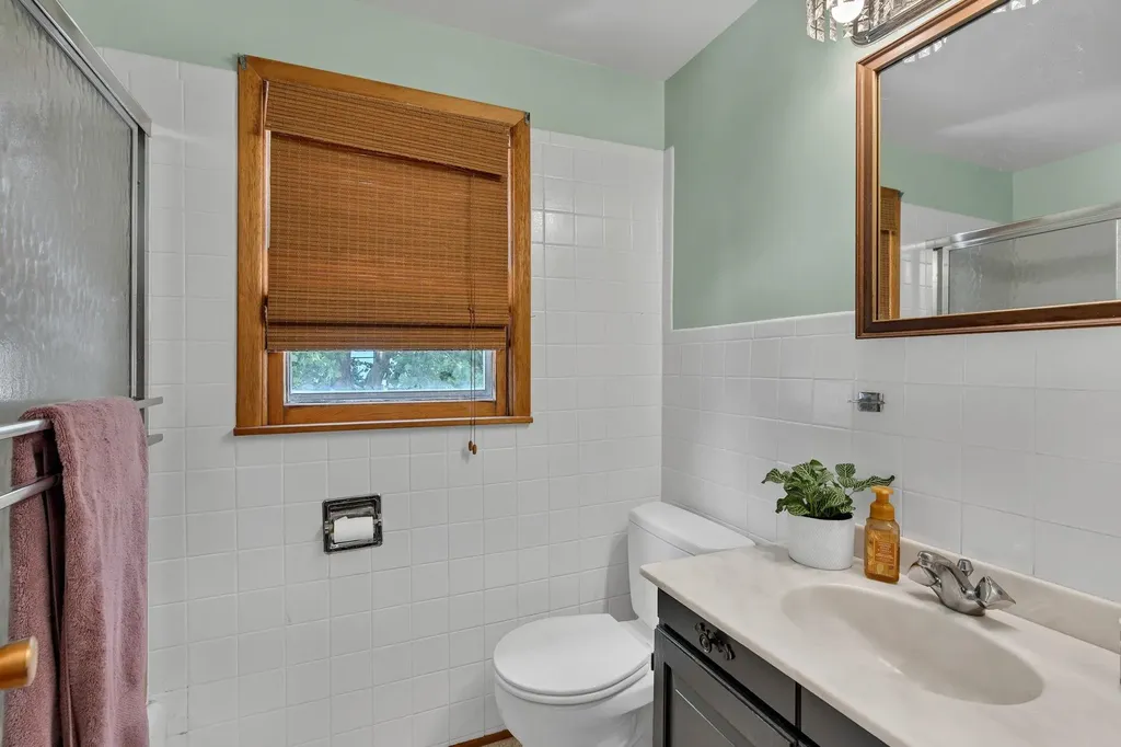 633 S Broadview Wichita KS 67218