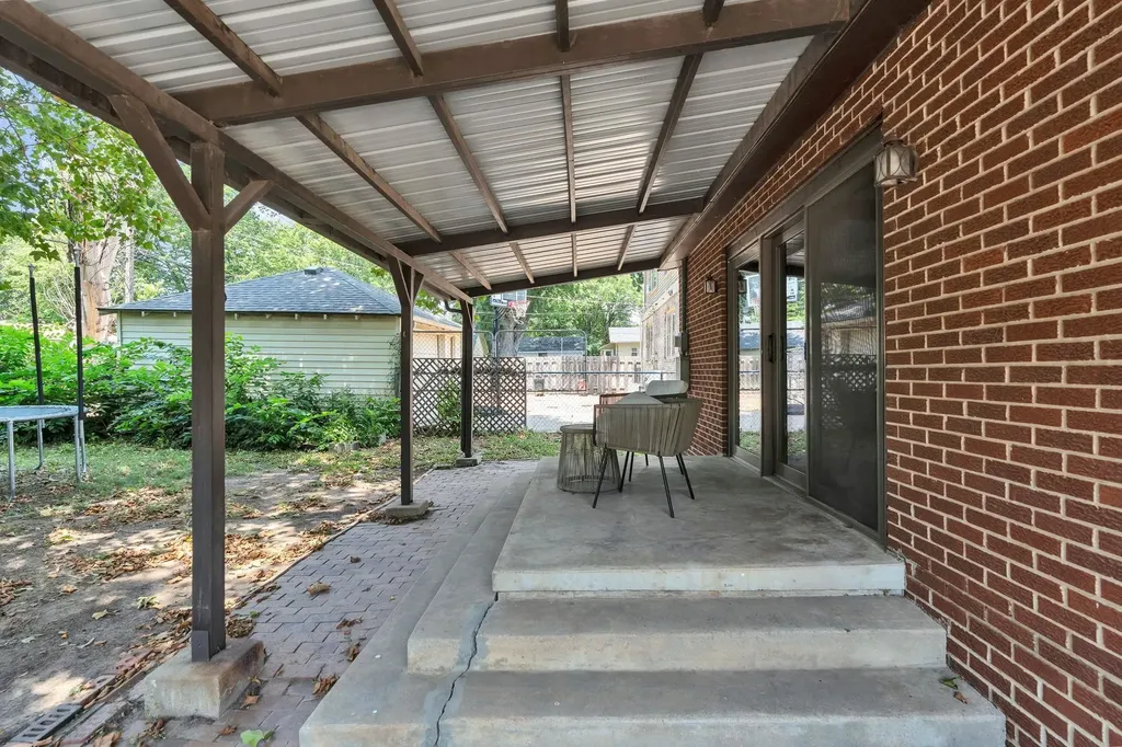 633 S Broadview Wichita KS 67218