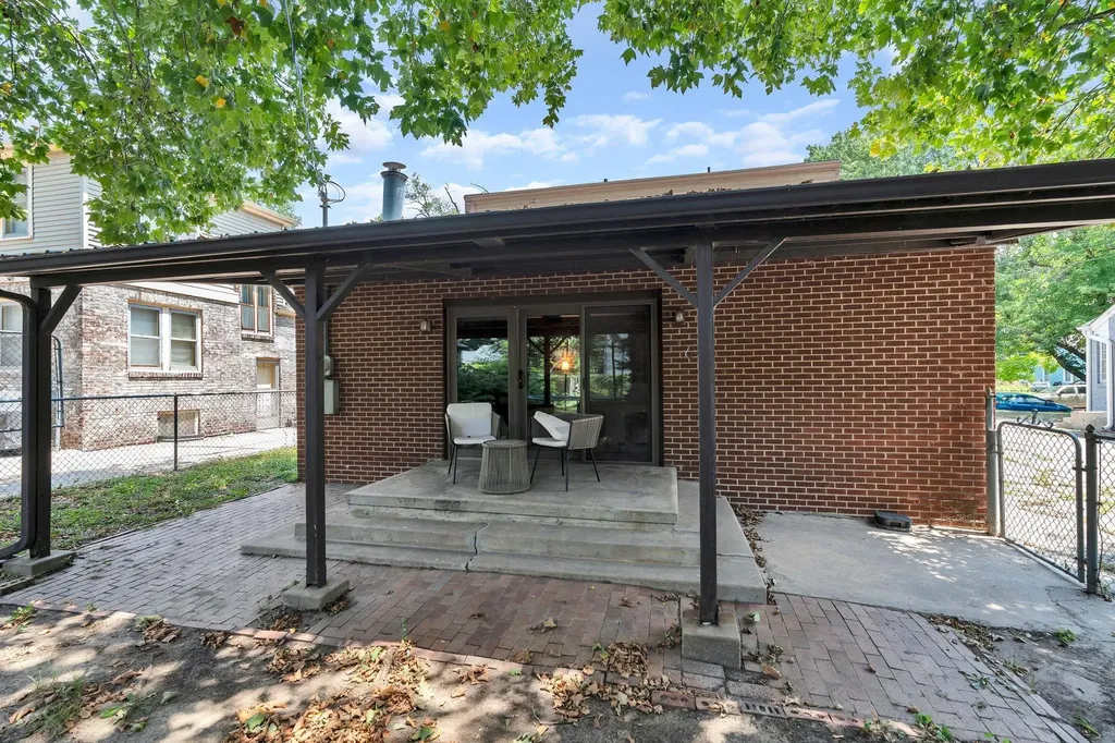 633 S Broadview Wichita KS 67218