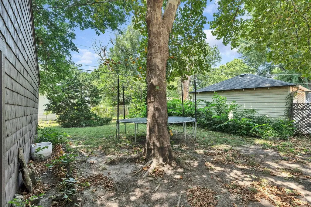 633 S Broadview Wichita KS 67218