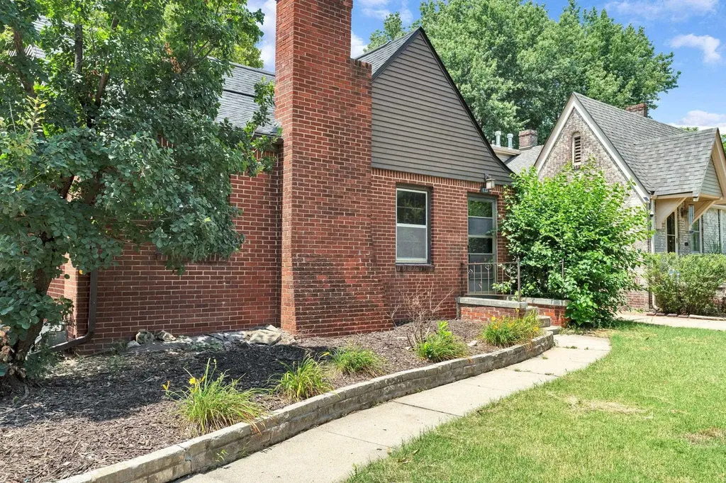 633 S Broadview Wichita KS 67218