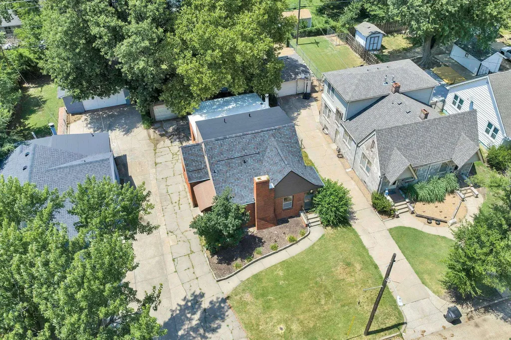 633 S Broadview Wichita KS 67218