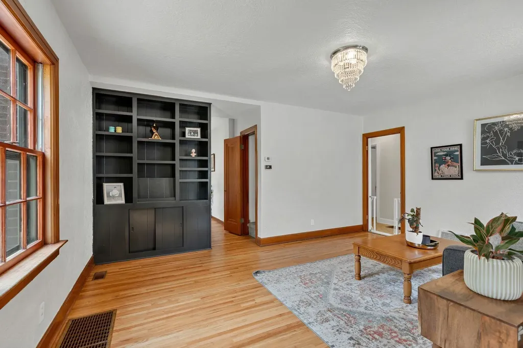 633 S Broadview Wichita KS 67218