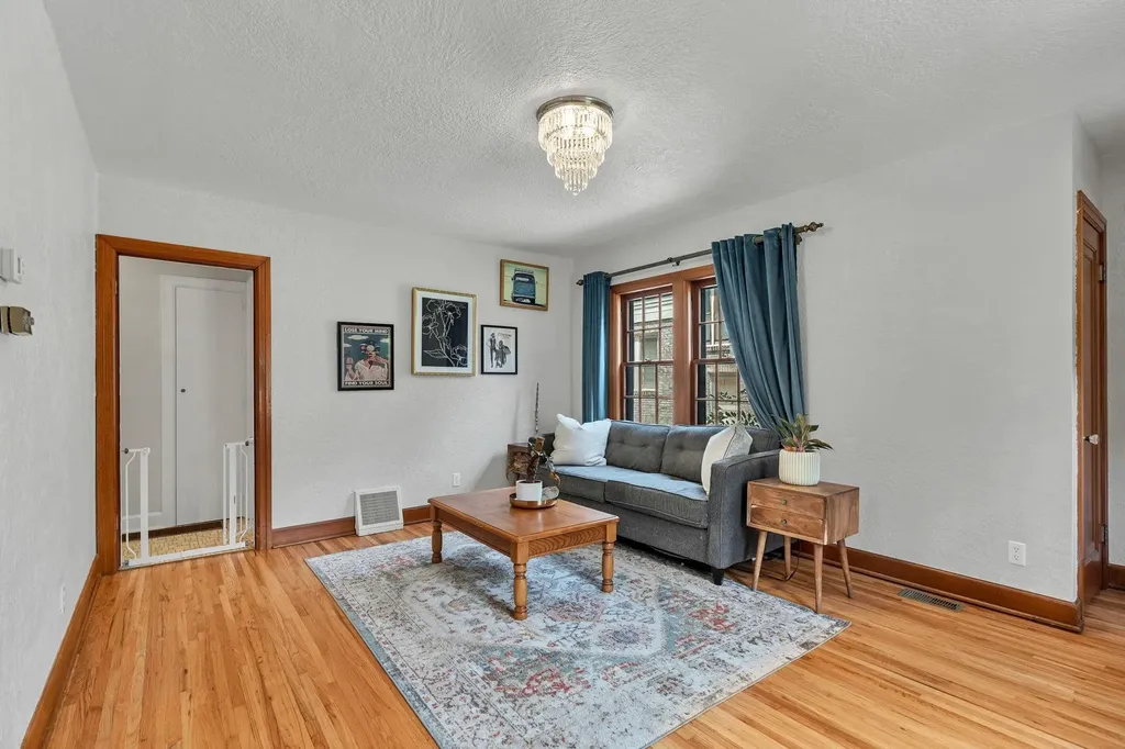 633 S Broadview Wichita KS 67218