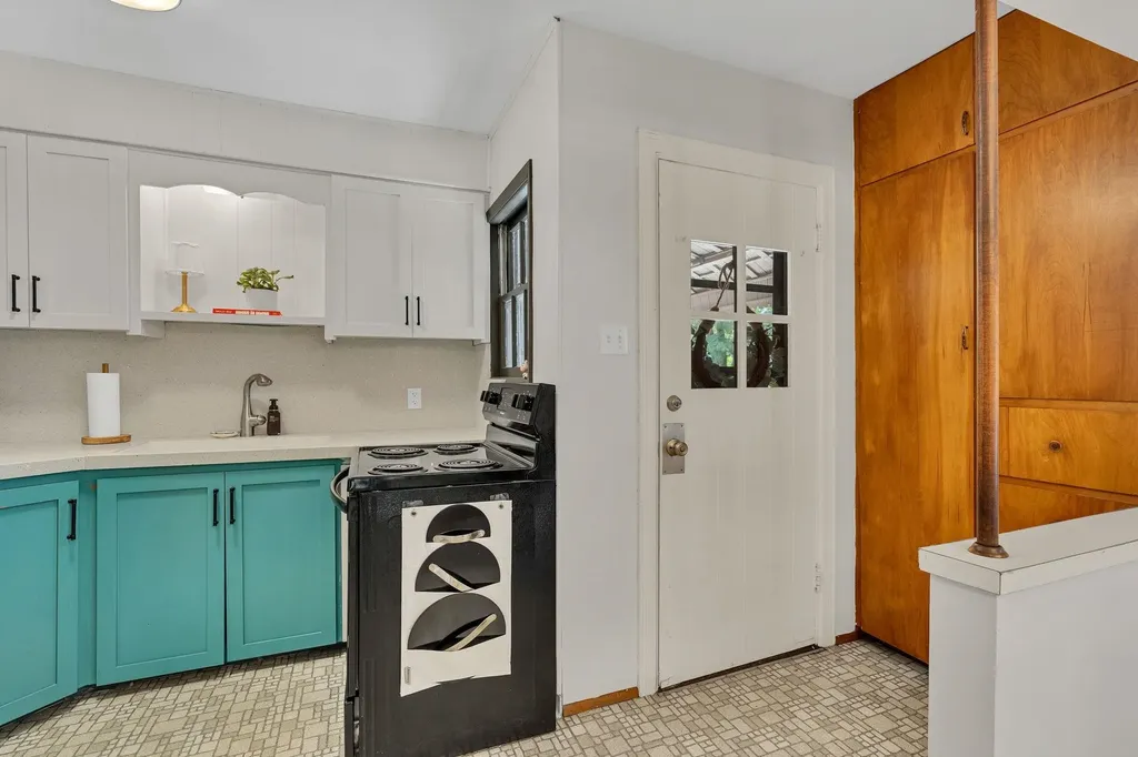 633 S Broadview Wichita KS 67218