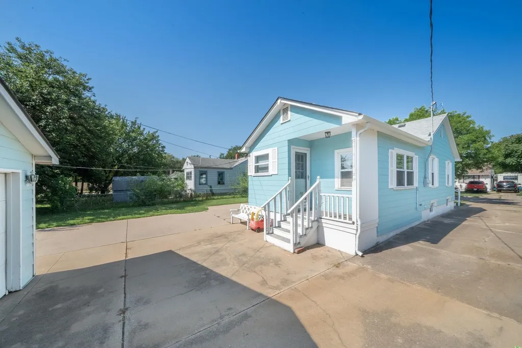 2260 S Victoria Street Wichita KS 67211