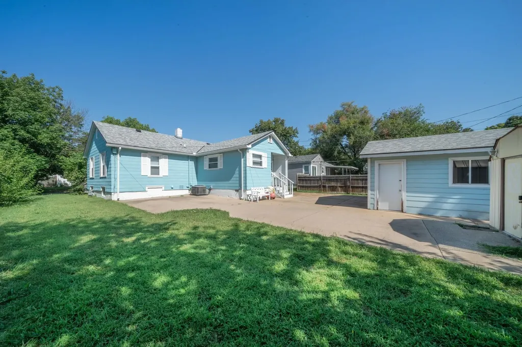 2260 S Victoria Street Wichita KS 67211