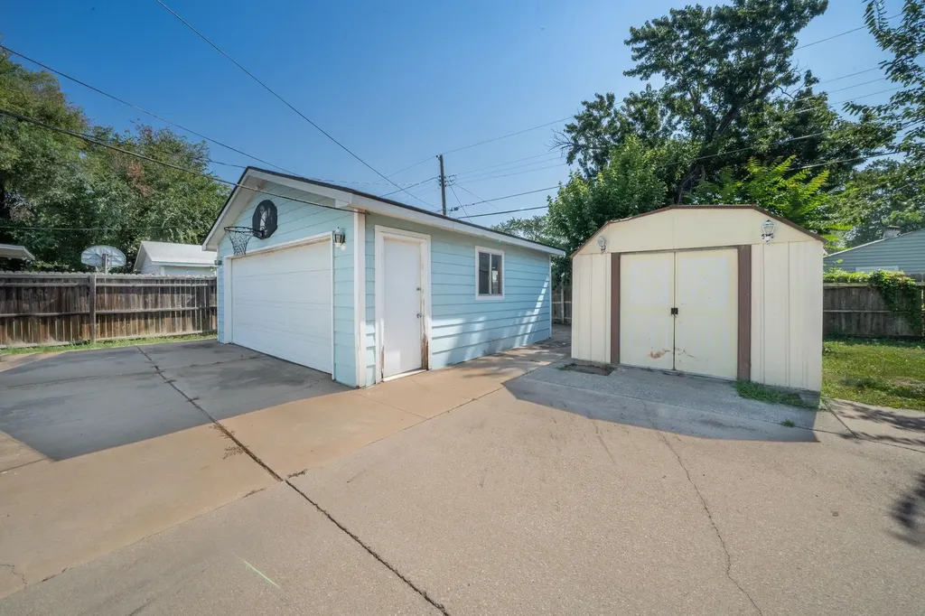 2260 S Victoria Street Wichita KS 67211