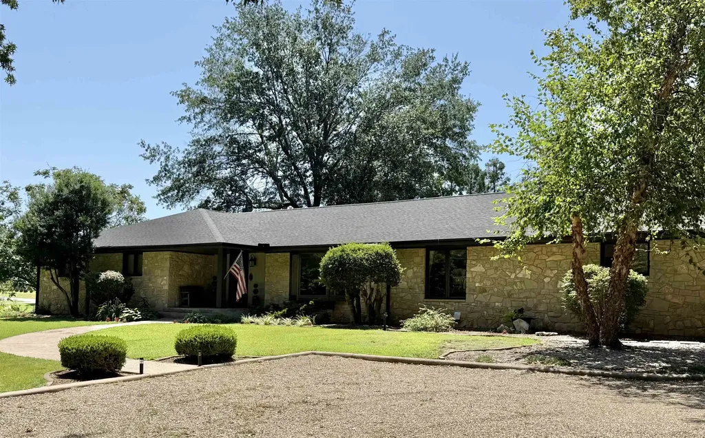 2017 E Chestnut Avenue Arkansas City KS 67005