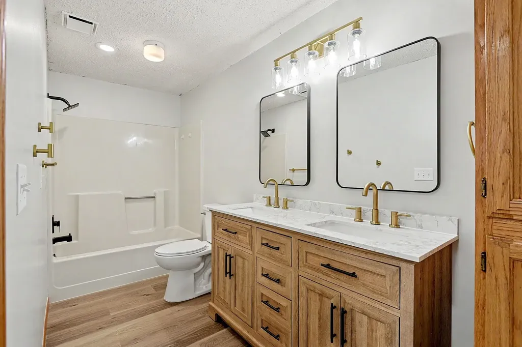 254 N Lakeside Drive Andover KS 67002