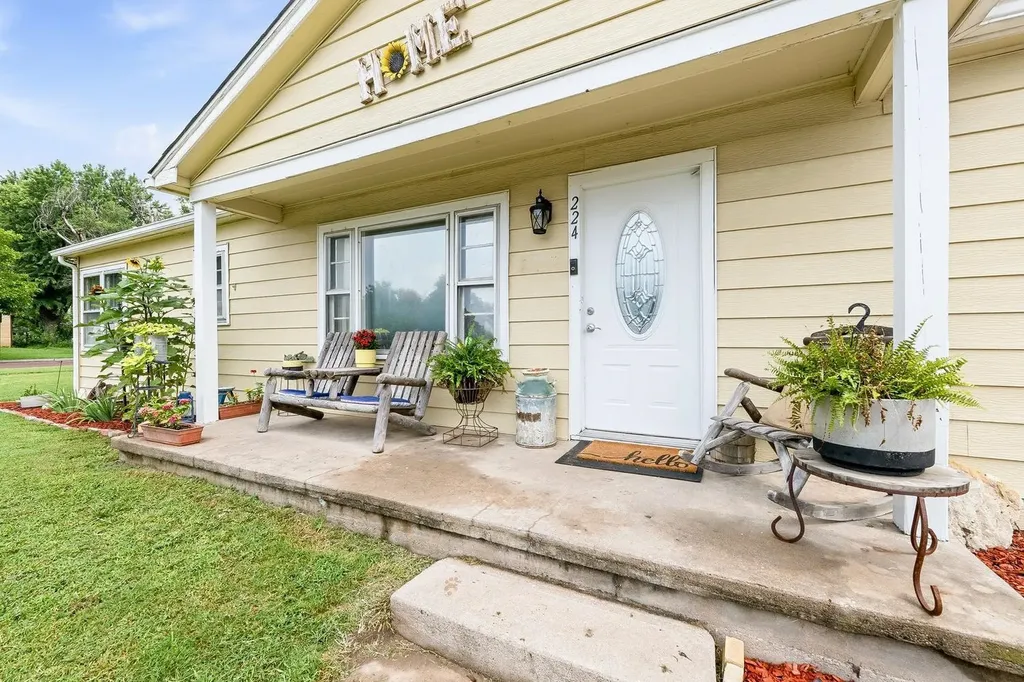 224 W Poplar Arkansas City KS 67005