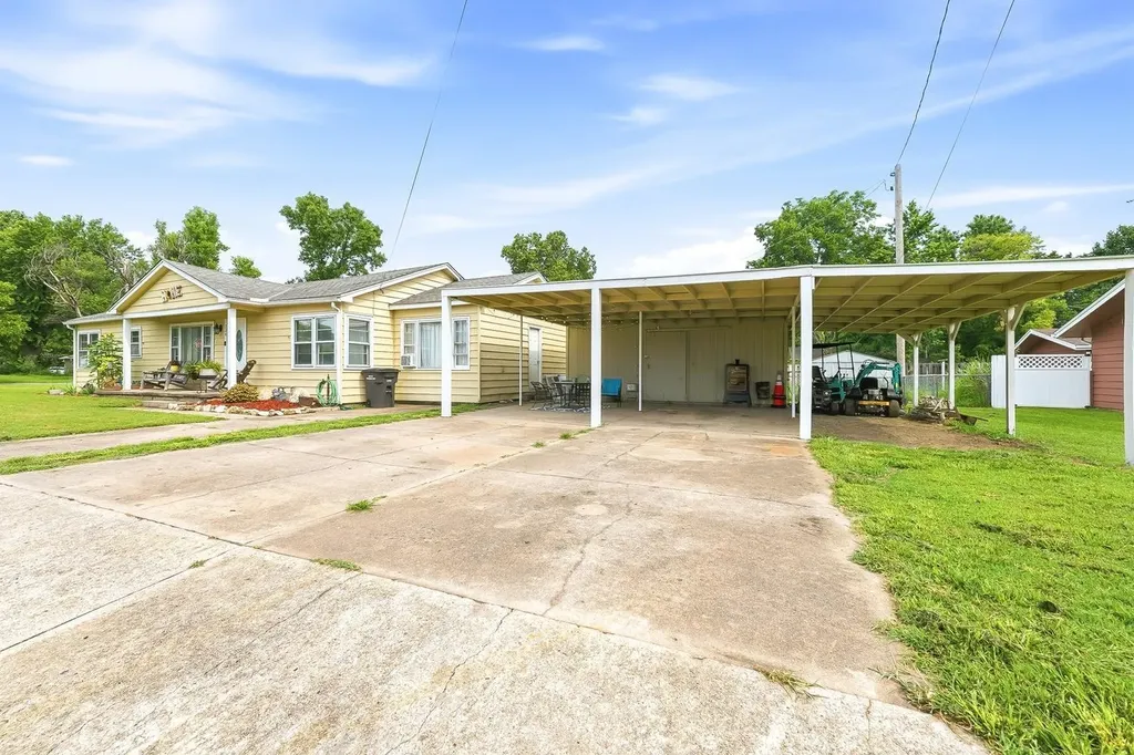 224 W Poplar Arkansas City KS 67005