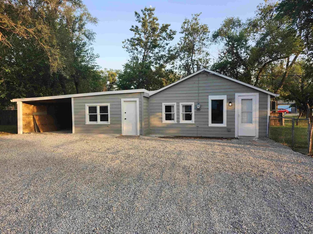 4521 W Newell Avenue Wichita KS 67212