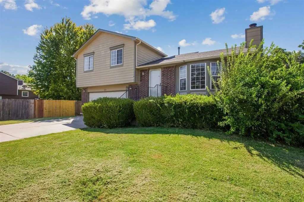 2425 N Beacon Hill Wichita KS 67220