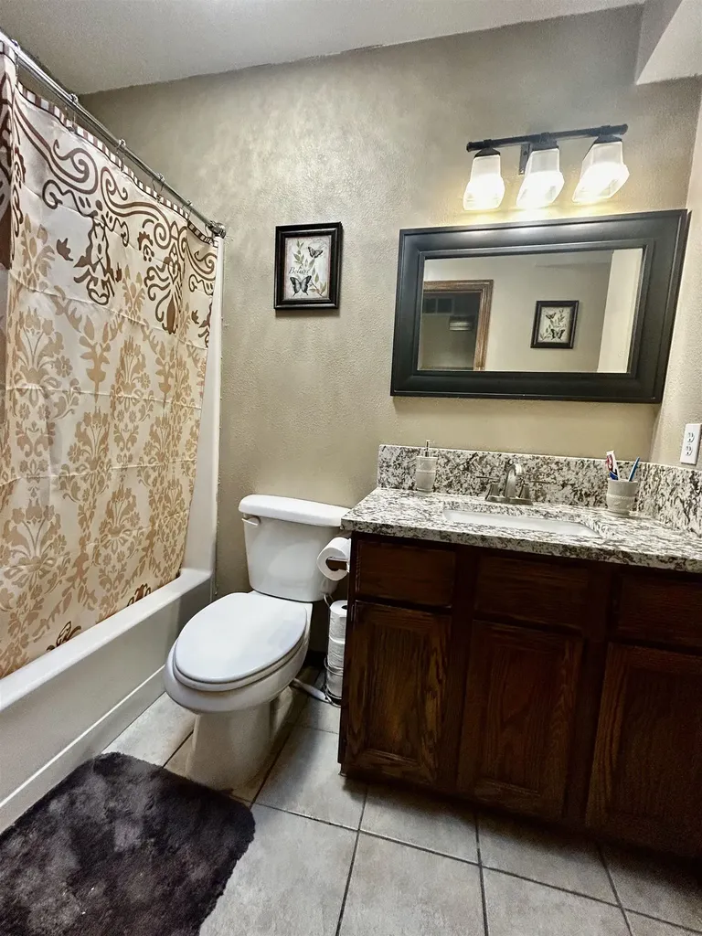 2425 N Beacon Hill Wichita KS 67220