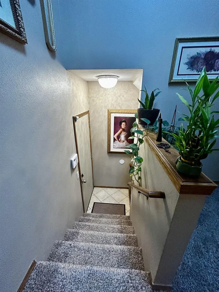 2425 N Beacon Hill Wichita KS 67220