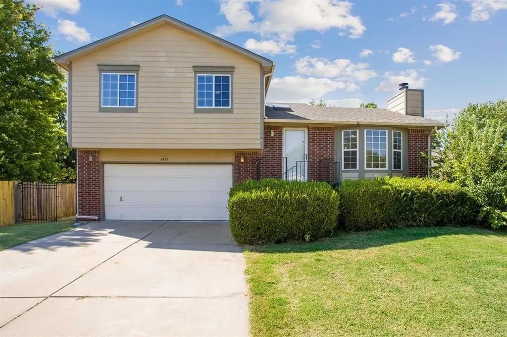 2425 N Beacon Hill Wichita KS 67220