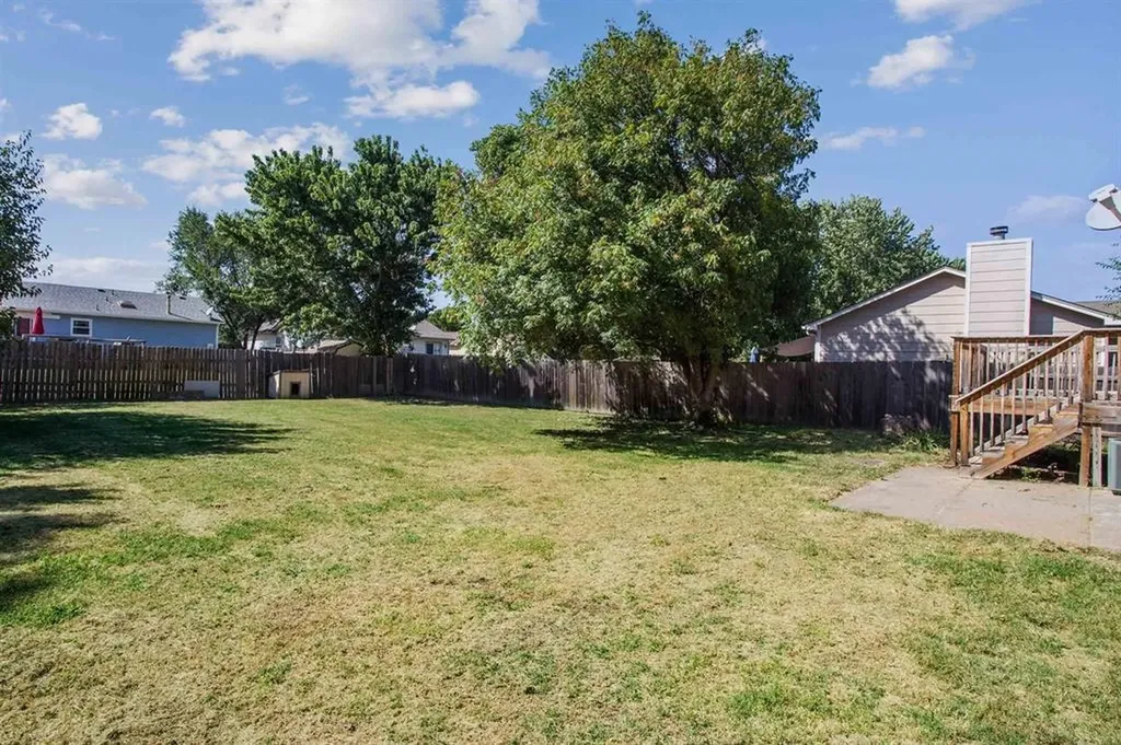 2425 N Beacon Hill Wichita KS 67220
